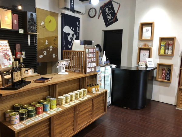石見屋本店 店内